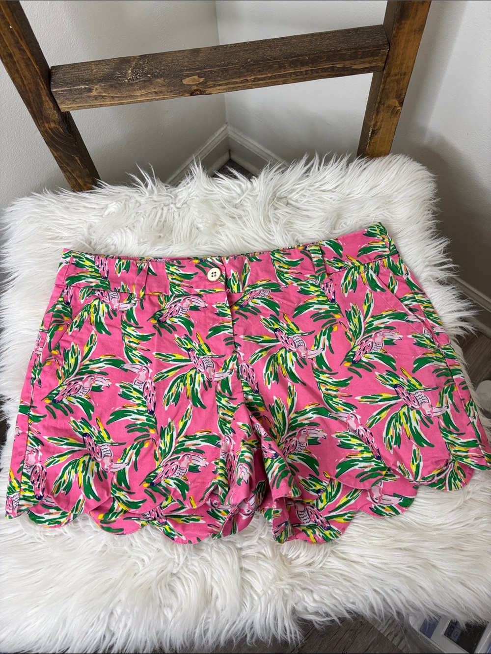 crown & ivy Pink Shelby Tropical Print Scalloped Hem Shorts Size 6